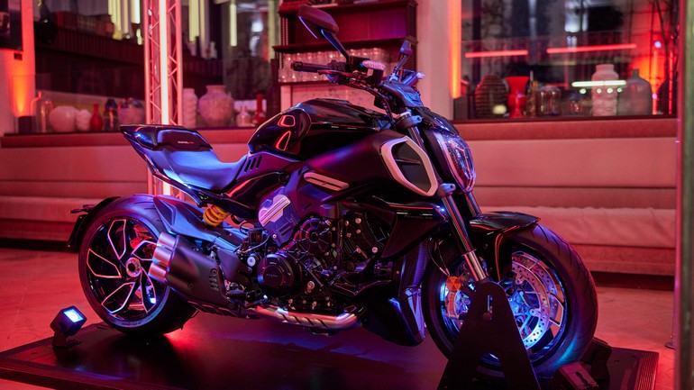 Diavel V4 Design Nights με σκοπό την ανάδειξη του εξελιγμένου design της Ducati